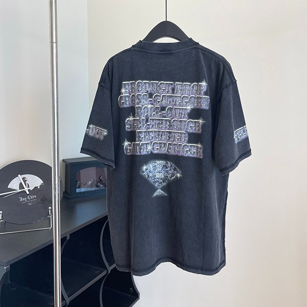 バレンシアガ 偽物 SNBN Tシャツ ラージフィット ロゴ ヴィンテージ 764235T